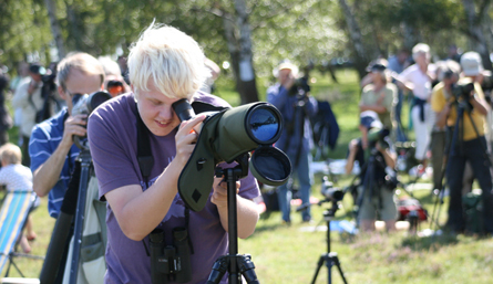Linus spanar svart stork. Foto: Mats Olsson